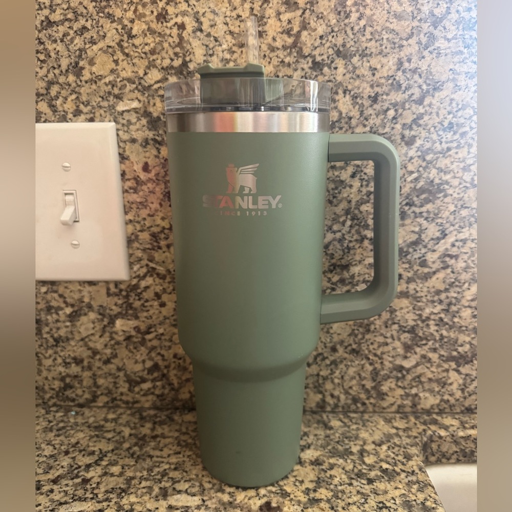 Stanley Olive Green 40oz Quencher